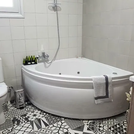 Evmelia Κακοπετριά