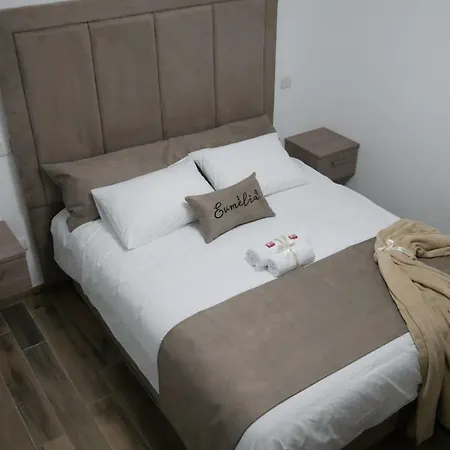 Evmelia Apartament *